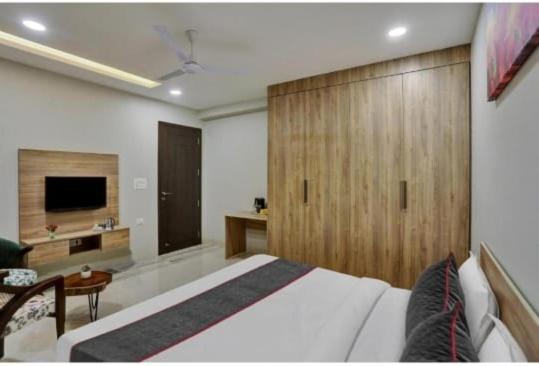 Vibe Hotel Noida Exterior foto