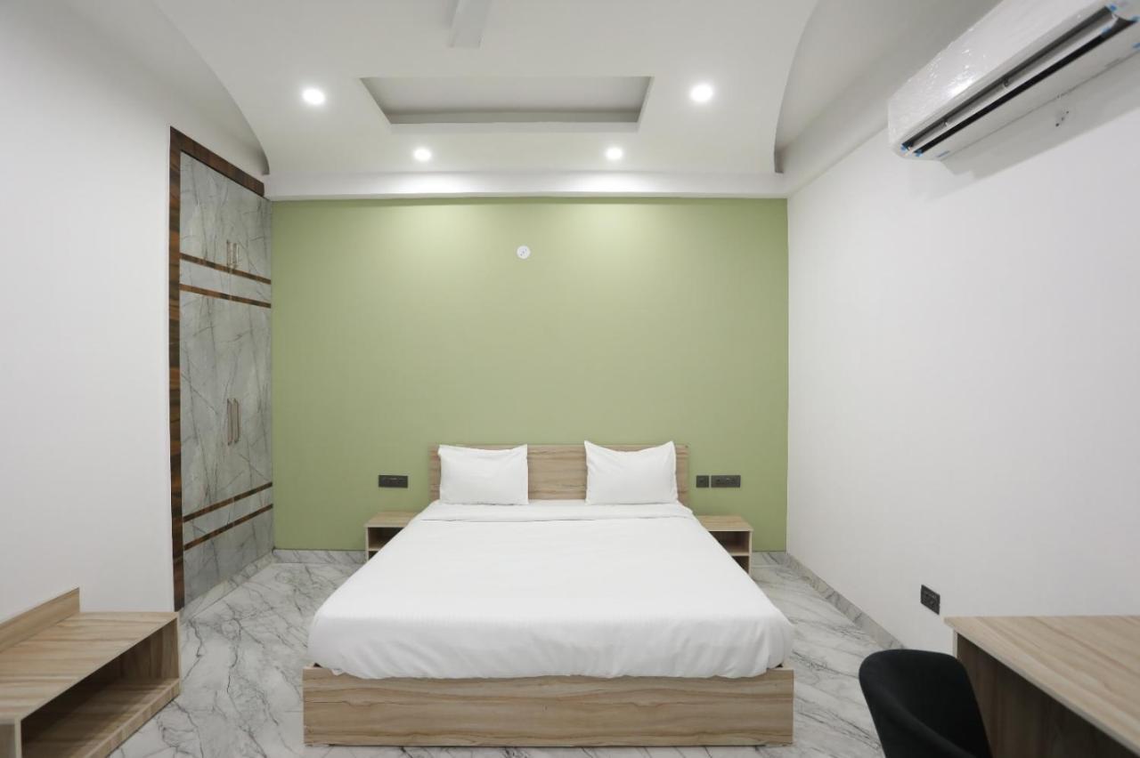 Vibe Hotel Noida Exterior foto