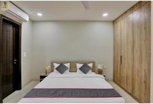 Vibe Hotel Noida Exterior foto