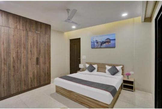 Vibe Hotel Noida Exterior foto