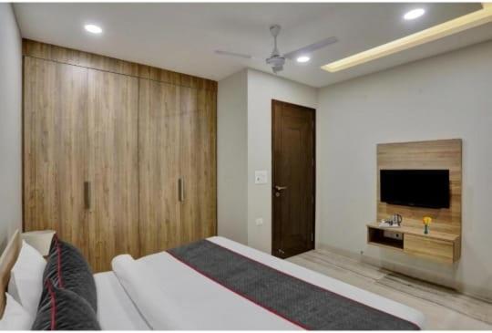 Vibe Hotel Noida Exterior foto